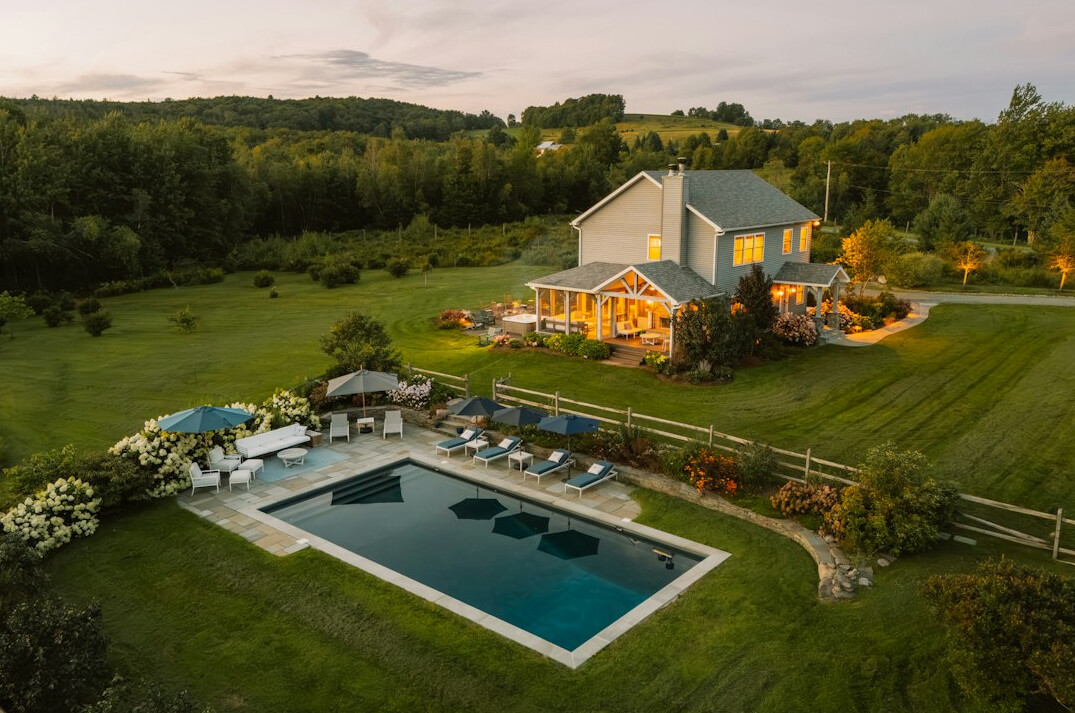 Rustic-modern country estate surrounded by pine trees in Manantiales